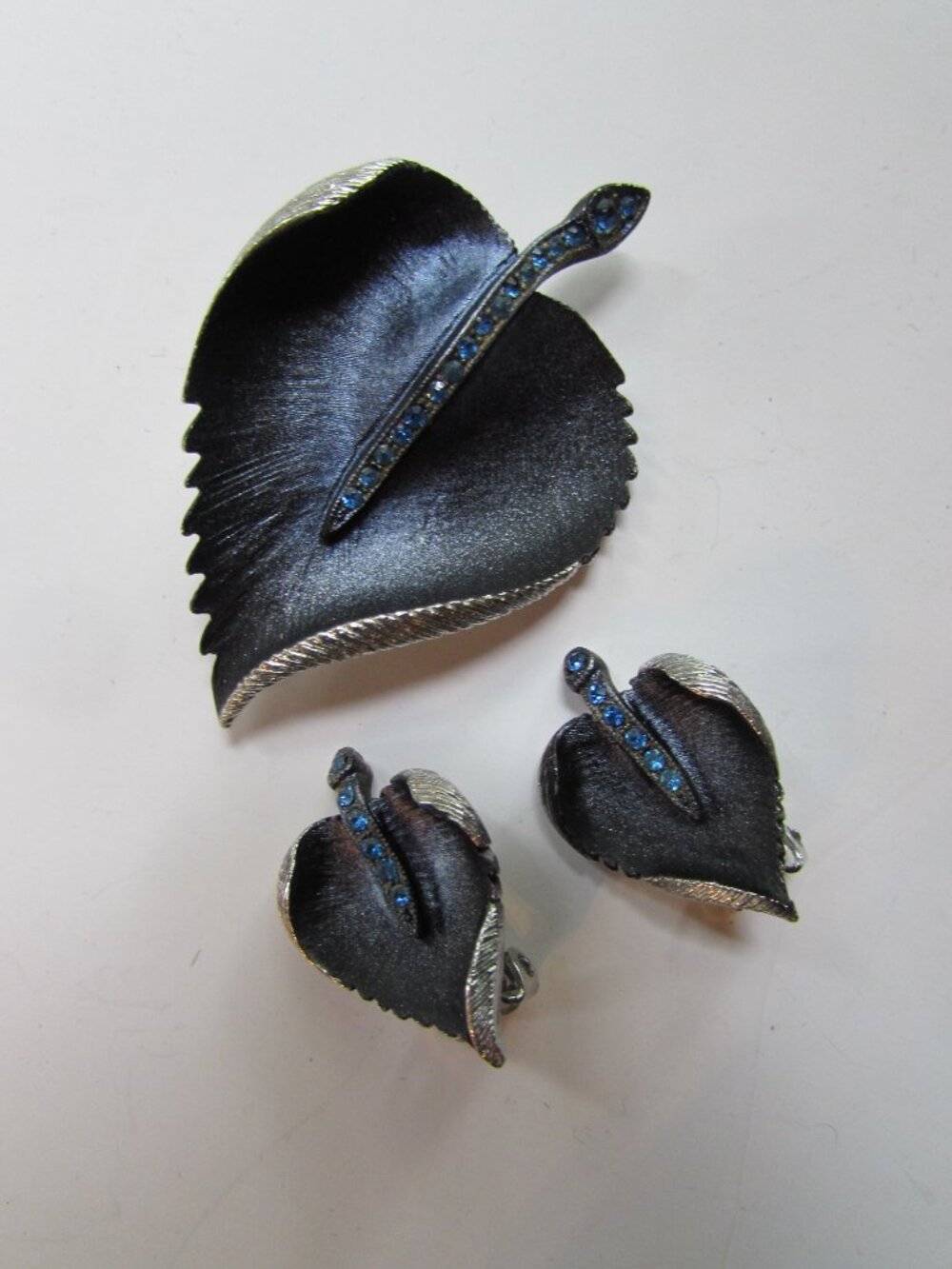 Vintage Curled Leaf Brooch & Earrings Midnight Blue